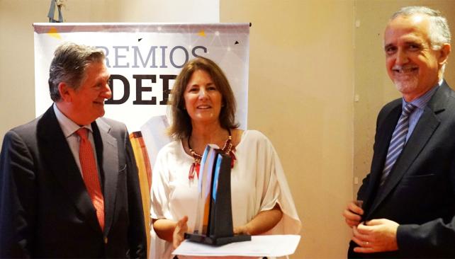 Premio Adepa a una integrante del equipo directivo del CUP